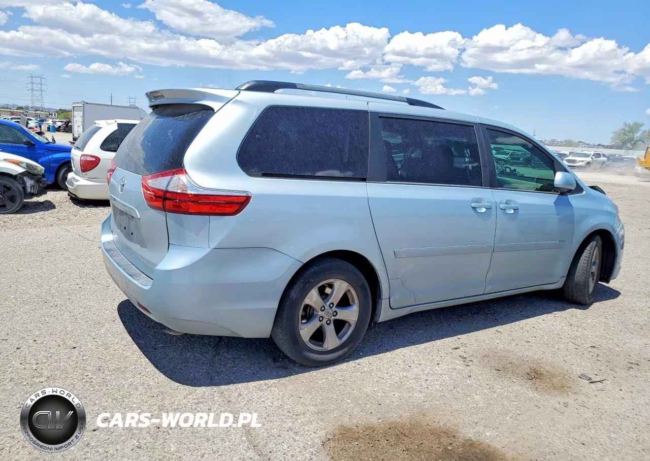 2015 Toyota Sienna Le VIN:5TDKK3DC1FS649319 - 3
