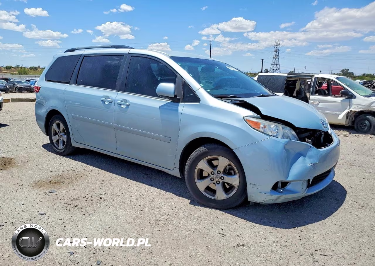 2015 Toyota Sienna Le VIN:5TDKK3DC1FS649319 - 4