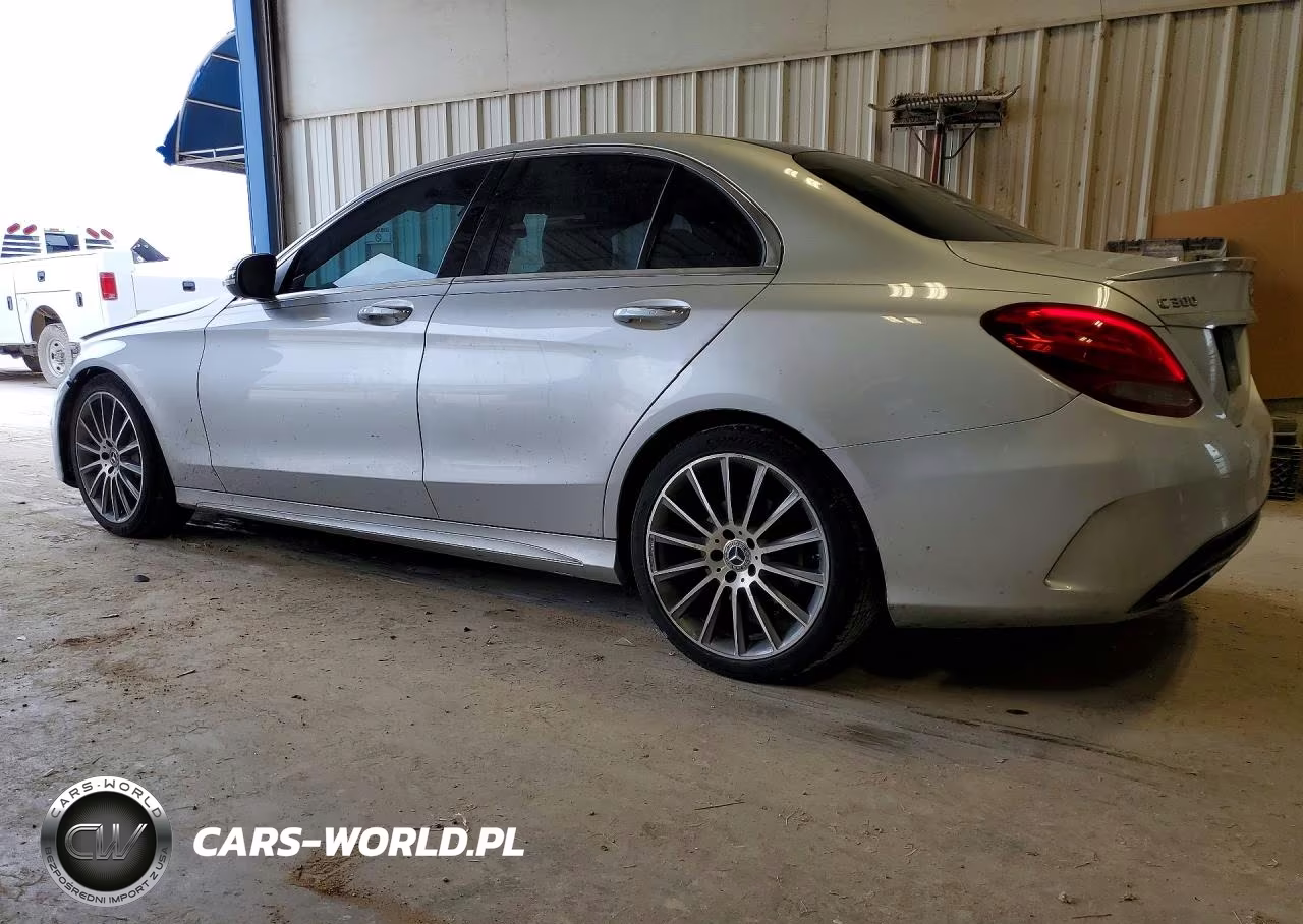 2017 Mercedes-Benz C 300 VIN:55SWF4JB6HU232145 - 2
