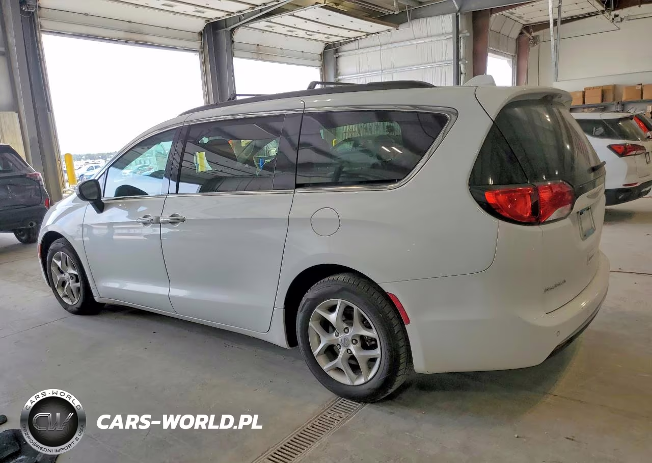 2017 Chrysler Pacifica Touring L VIN:2C4RC1BG5HR768380 - 2