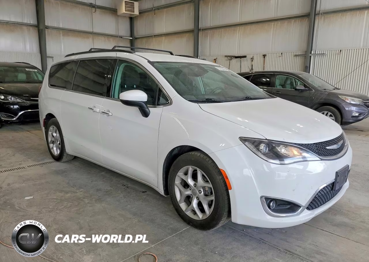 2017 Chrysler Pacifica Touring L VIN:2C4RC1BG5HR768380 - 4