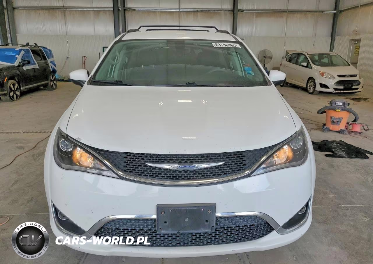 2017 Chrysler Pacifica Touring L VIN:2C4RC1BG5HR768380 - 5