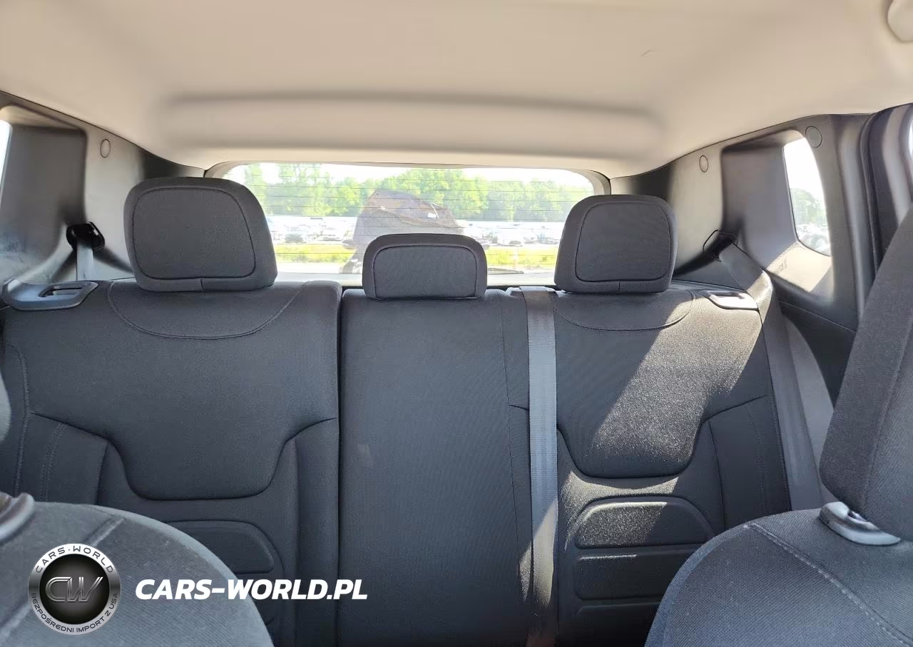 2018 Jeep Renegade Latitude VIN:ZACCJABB3JPH57730 - 10