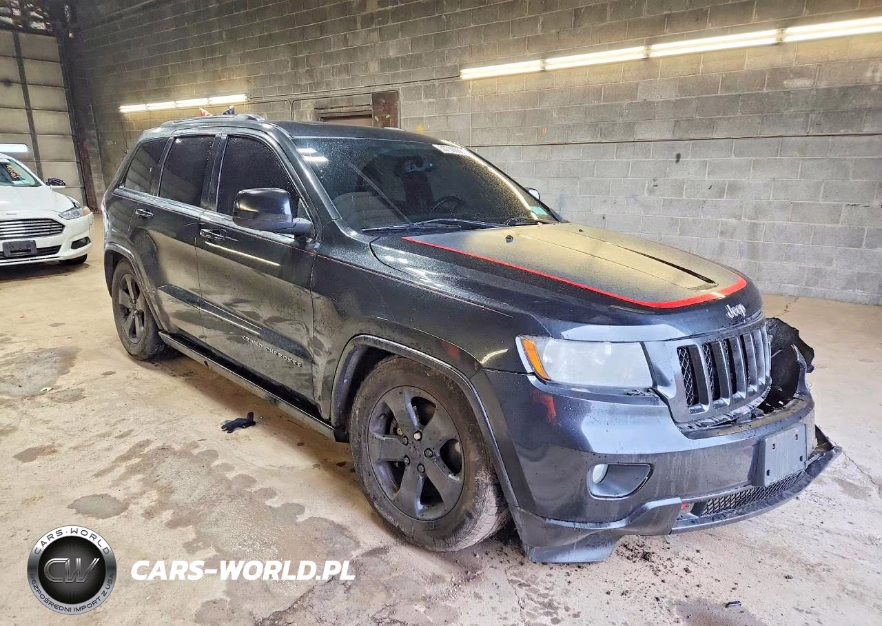 2013 Jeep Grand Cherokee Laredo VIN:1C4RJFAGXDC619082 - 4