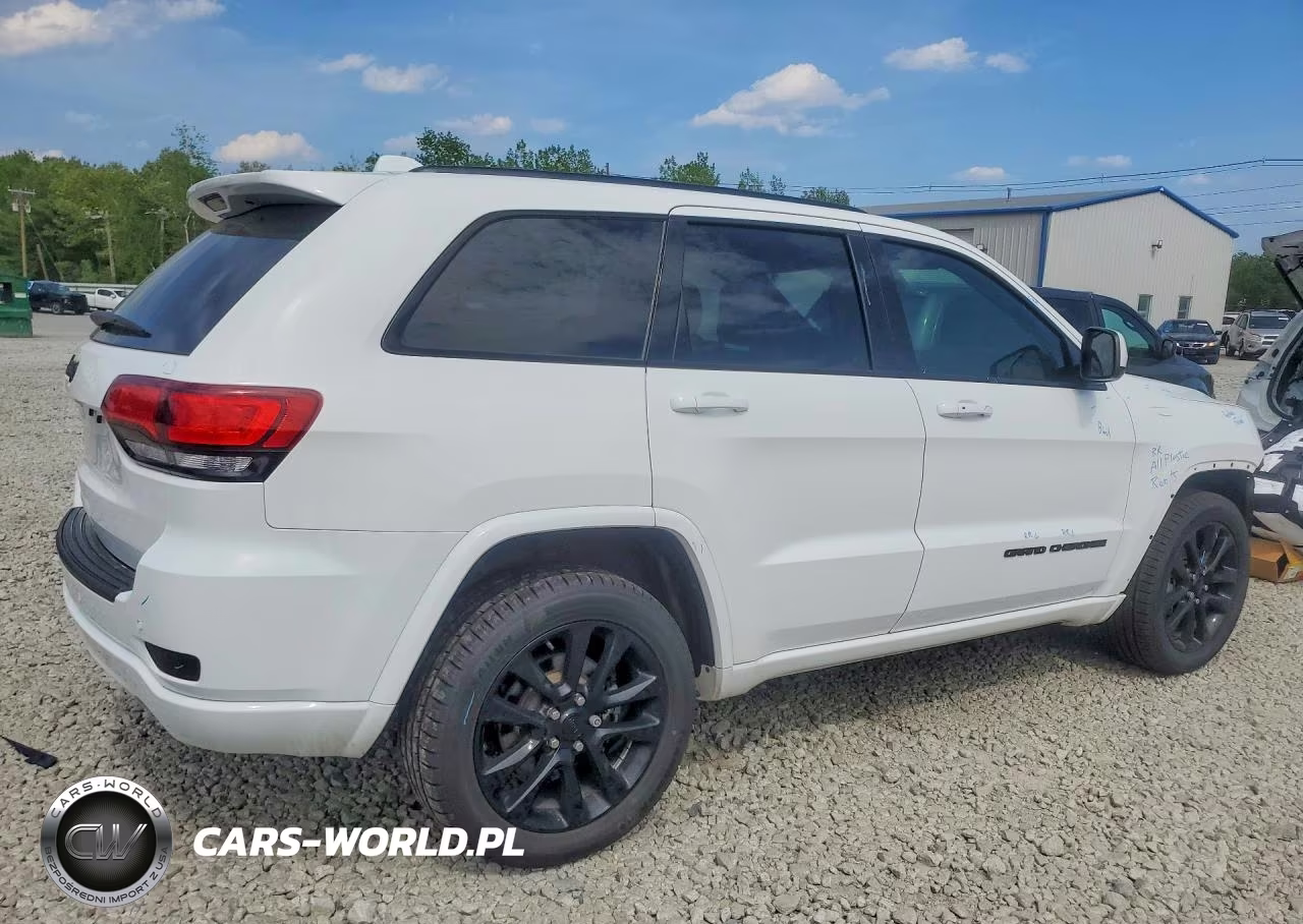 2020 Jeep Grand Cherokee Laredo VIN:1C4RJFAG3LC200473 - 3