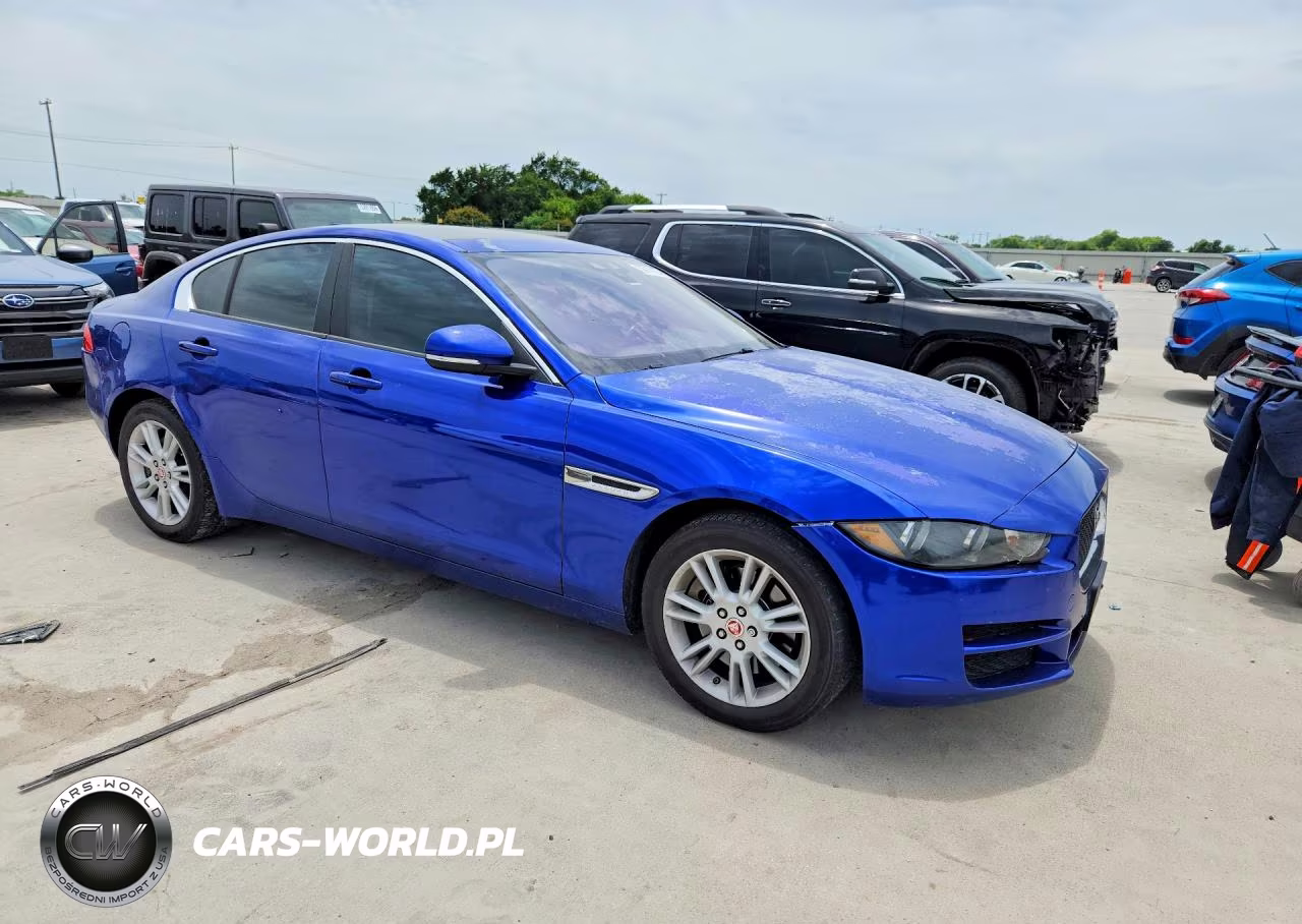 2017 Jaguar Xe Premium VIN:SAJAD4BG1HA965628 - 4