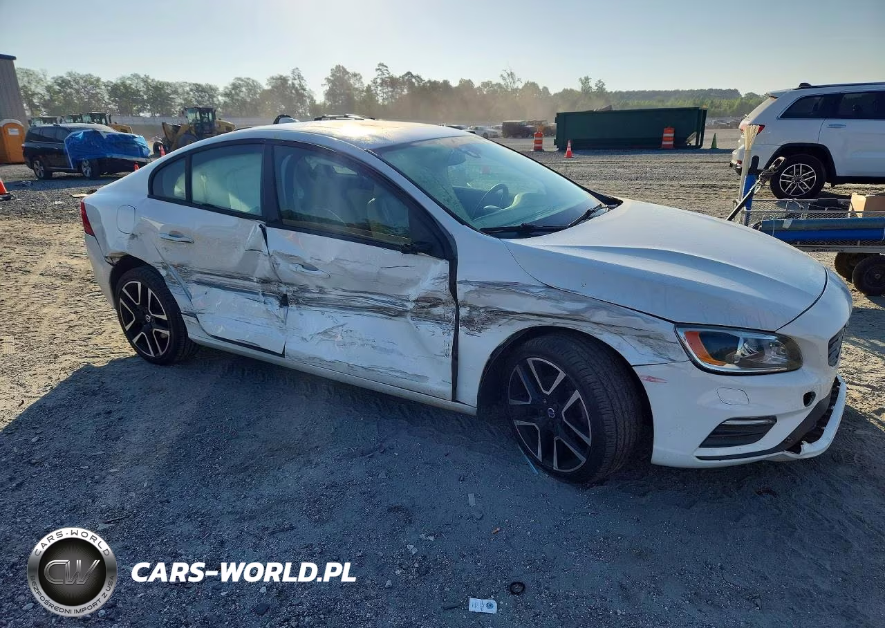 2017 Volvo S60 VIN:YV126MFL3H2434407 - 4