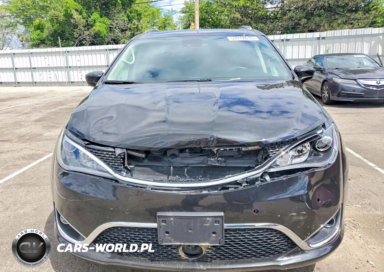 2018 Chrysler Pacifica Touring L Plus VIN:2C4RC1EG8JR106097 - 5