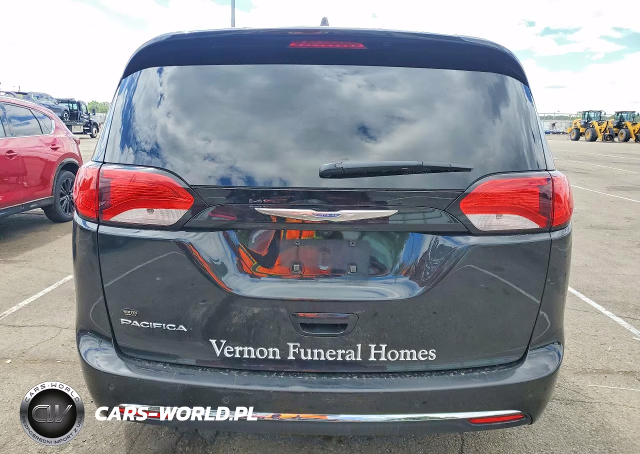 2018 Chrysler Pacifica Touring L Plus VIN:2C4RC1EG8JR106097 - 6
