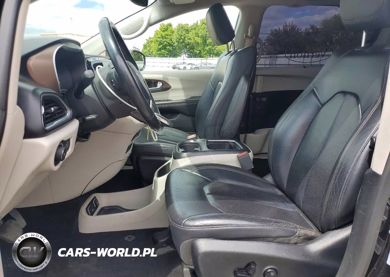 2018 Chrysler Pacifica Touring L Plus VIN:2C4RC1EG8JR106097 - 7