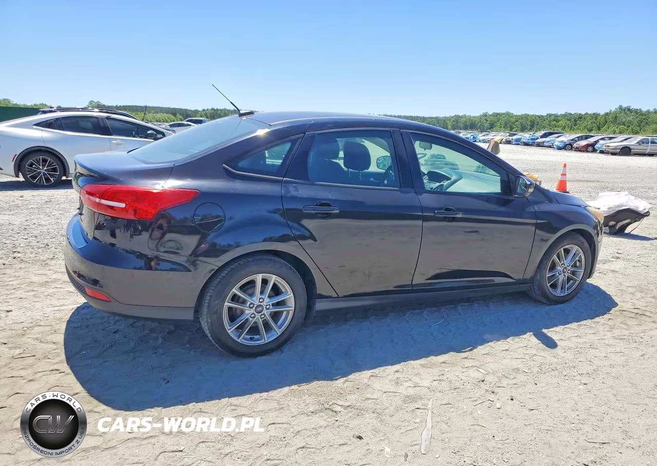 2017 Ford Focus Se VIN:1FADP3F27HL336672 - 3