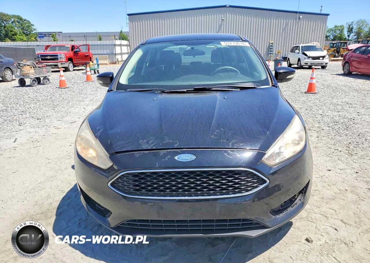 2017 Ford Focus Se VIN:1FADP3F27HL336672 - 5