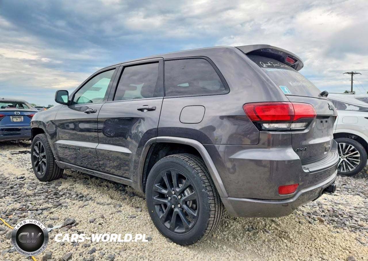 2018 Jeep Grand Cherokee Laredo VIN:1C4RJFAGXJC483676 - 2