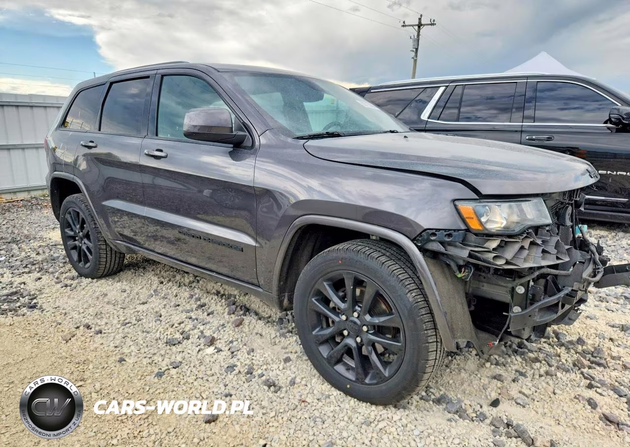 2018 Jeep Grand Cherokee Laredo VIN:1C4RJFAGXJC483676 - 4