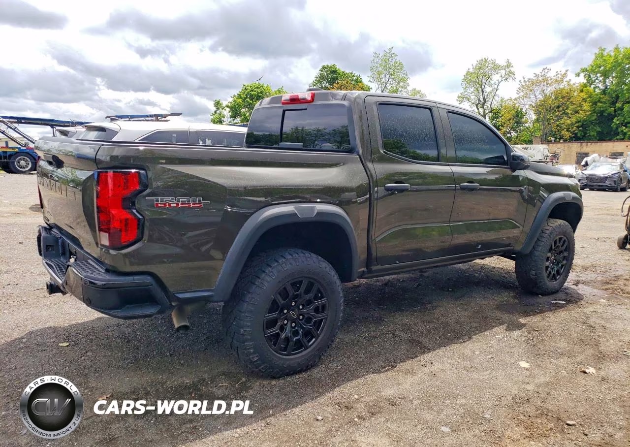 2023 Chevrolet Colorado Trail Boss VIN:1GCPTEEK9P1139013 - 3