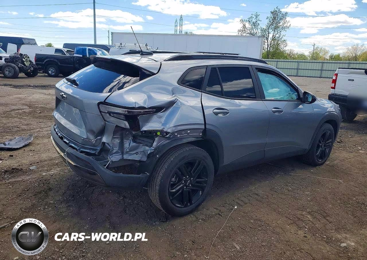 2025 Chevrolet Trax Activ VIN:KL77LKEP3SC013329 - 3