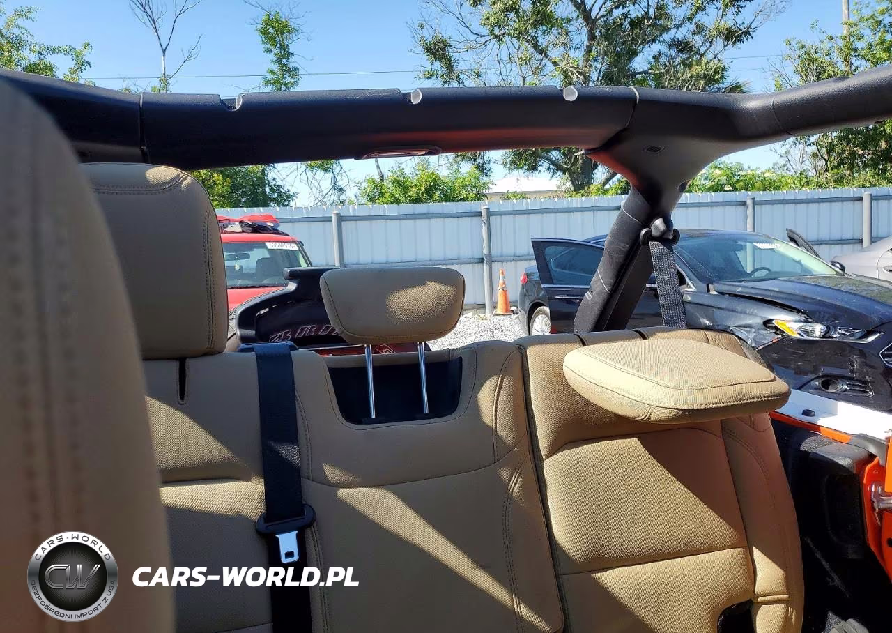 2018 Jeep Wrangler Unlimited Sahara VIN:1C4HJXEN4JW243628 - 10