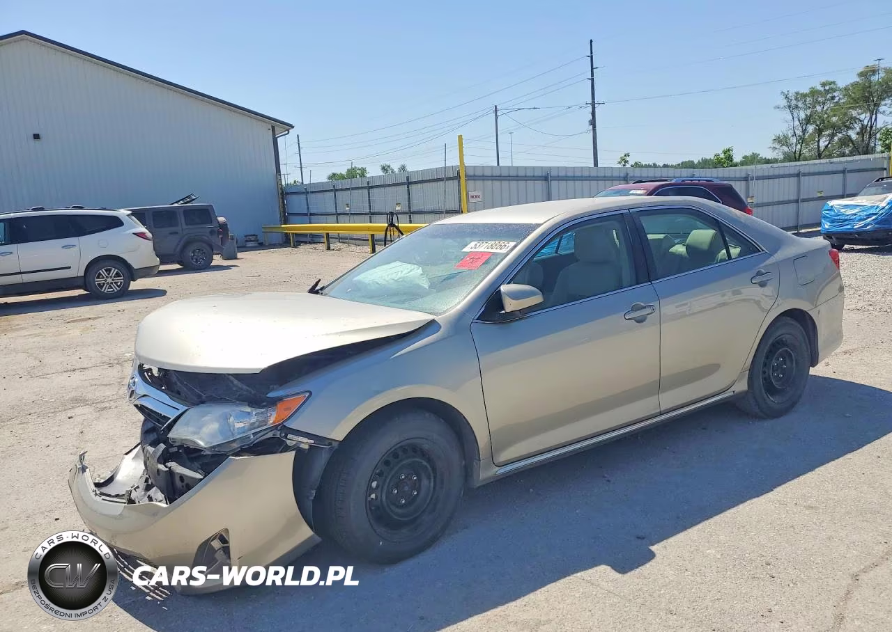 2014 Toyota Camry Le – zdjęcie 1 z 12