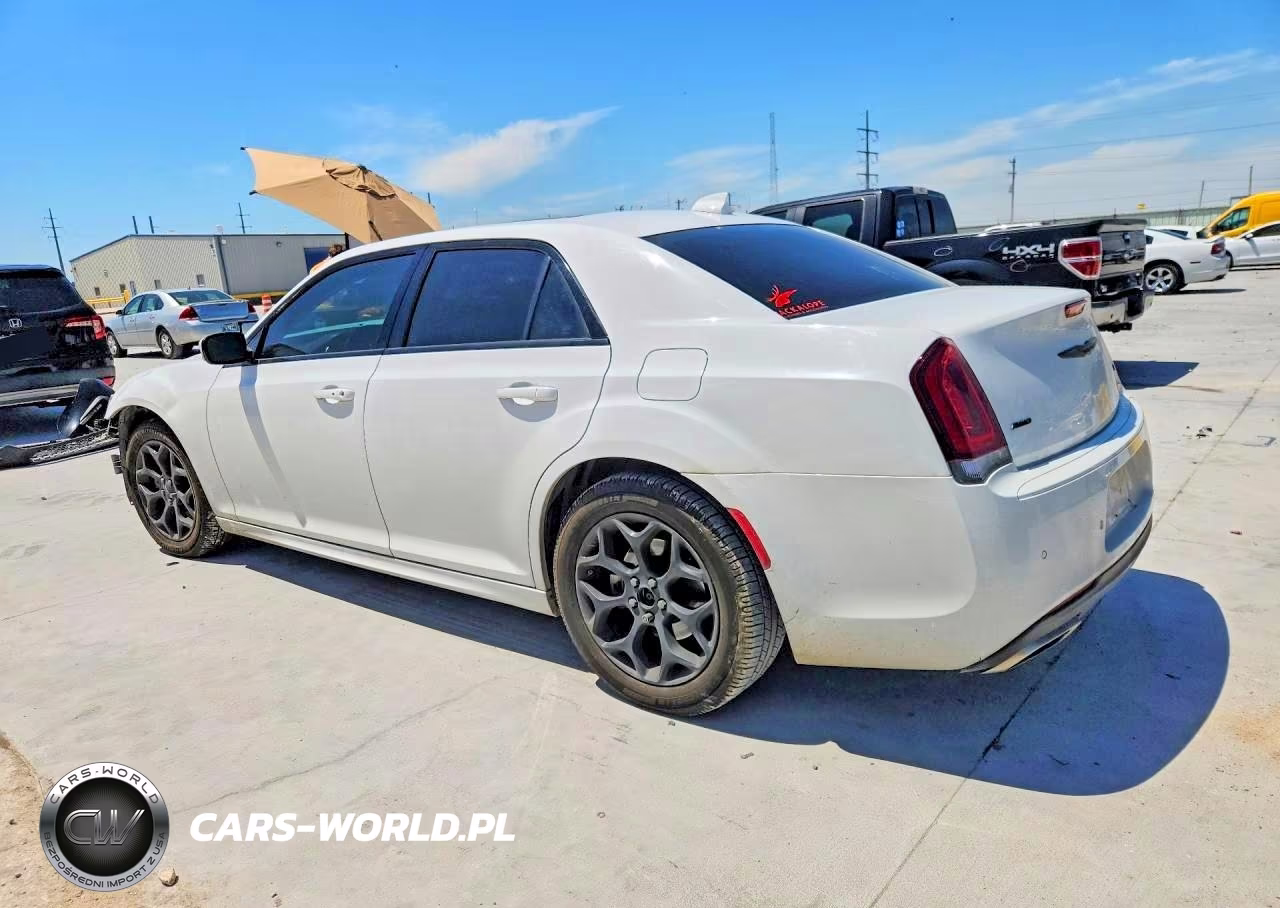 2022 Chrysler 300 Touring L VIN:2C3CCASG3NH236945 - 2