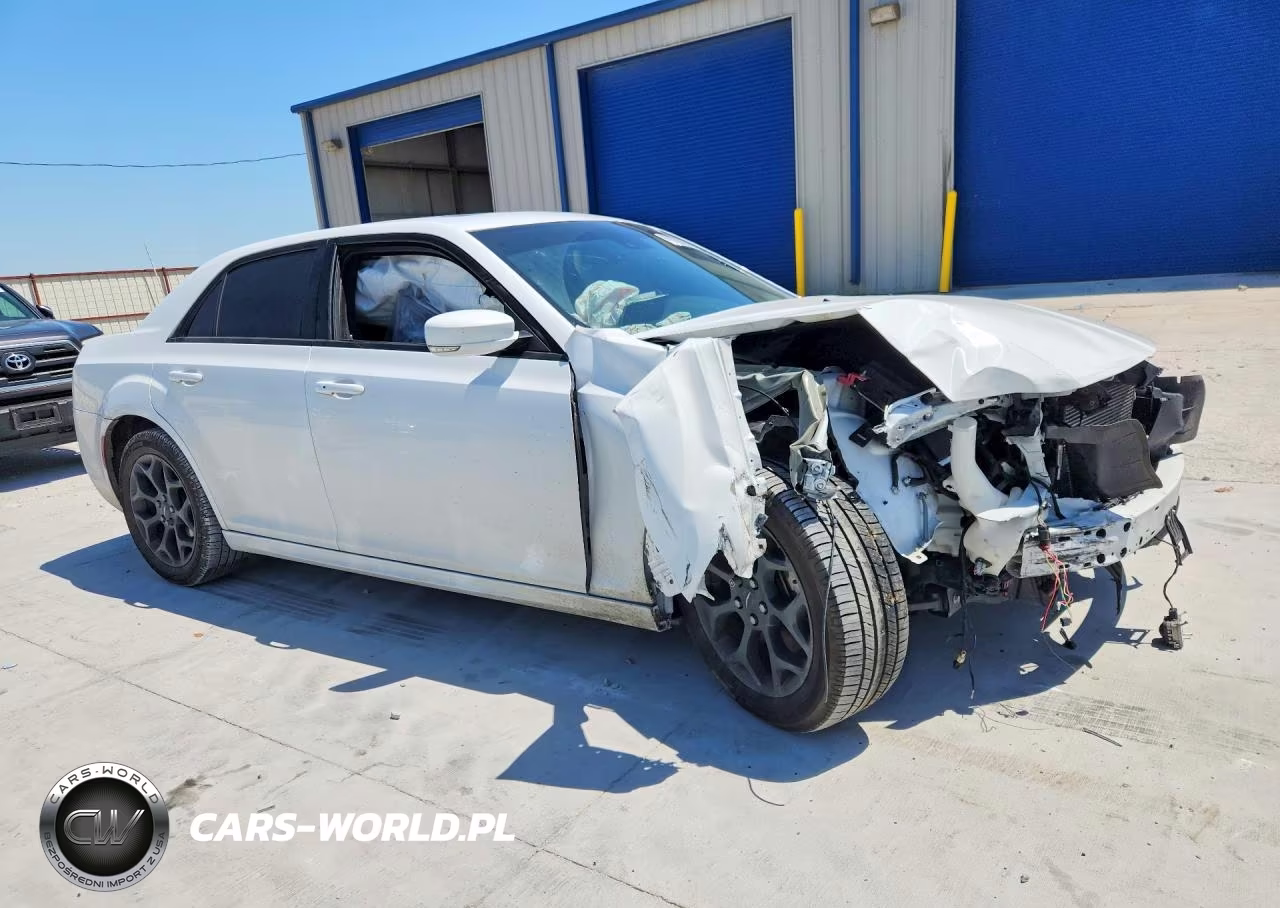2022 Chrysler 300 Touring L VIN:2C3CCASG3NH236945 - 4