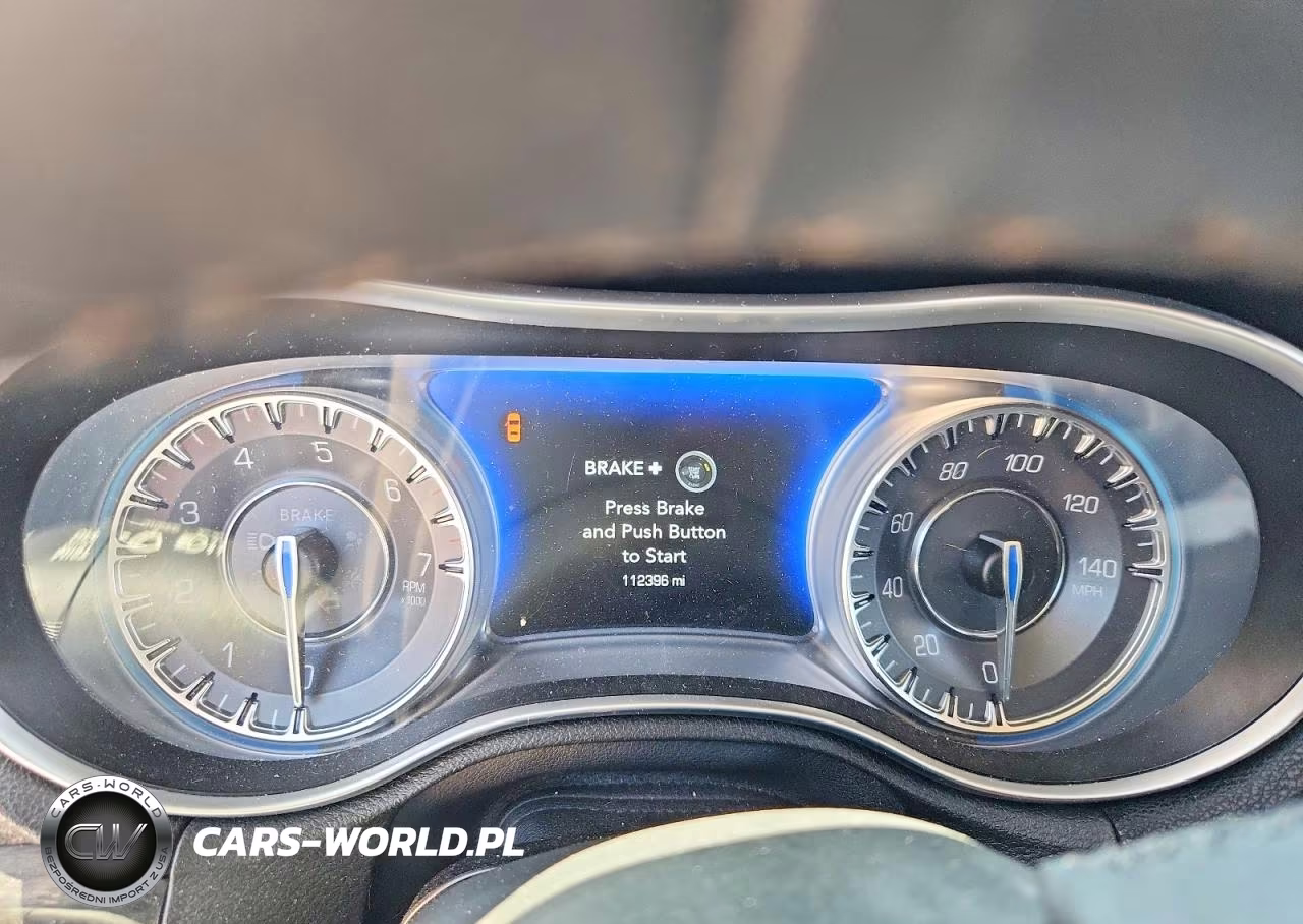 2022 Chrysler 300 Touring L VIN:2C3CCASG3NH236945 - 9