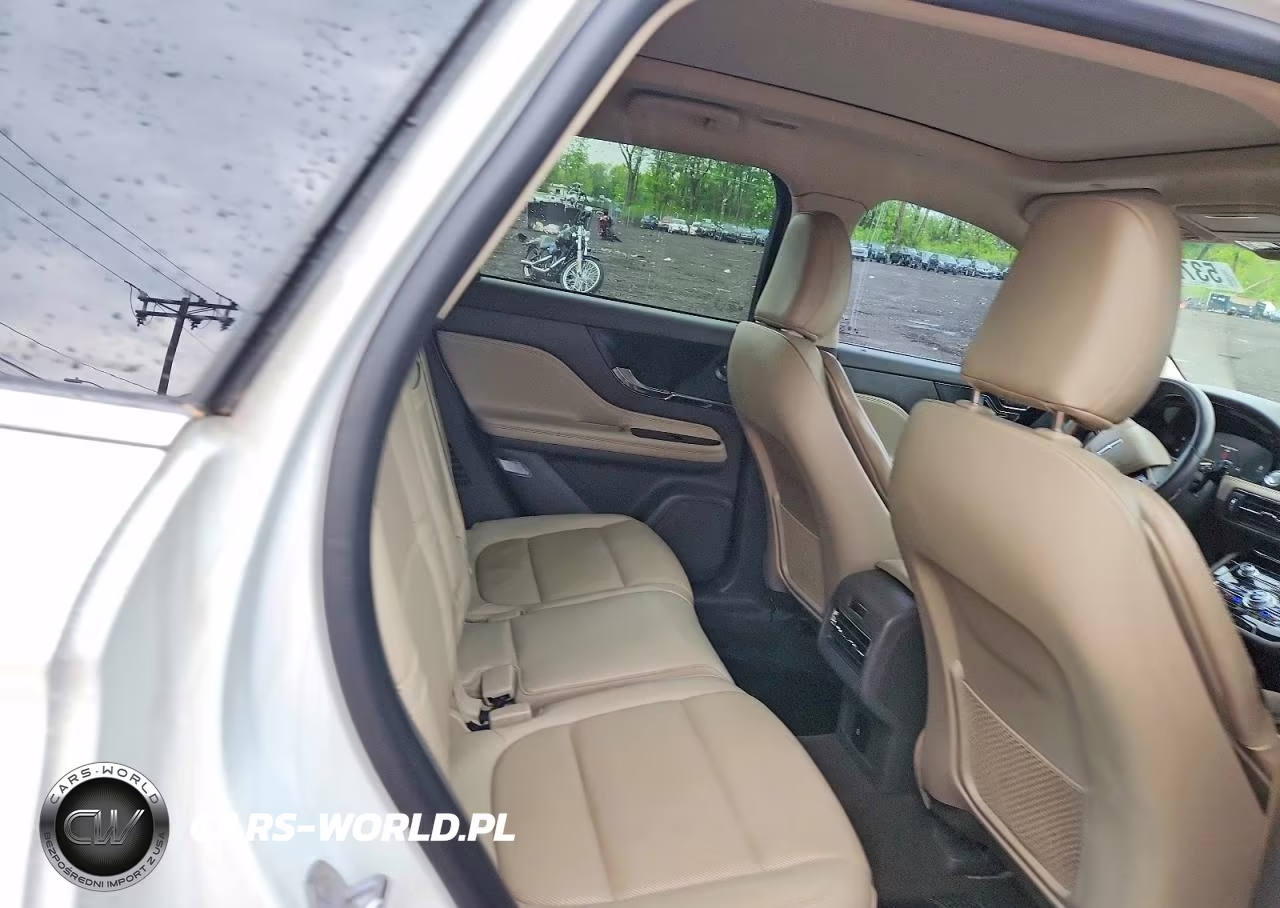 2021 Lincoln Corsair VIN:5LMCJ2D96MUL00566 - 10