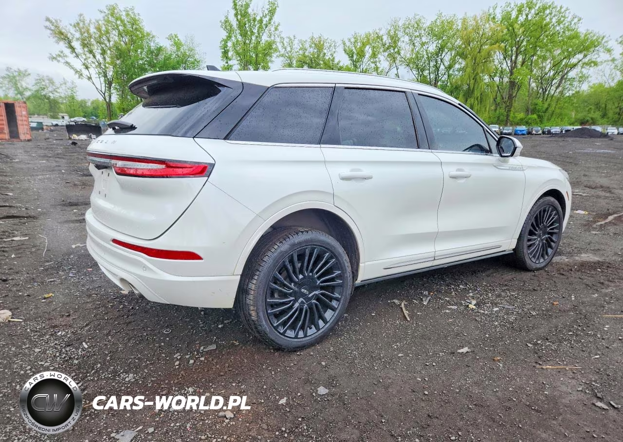 2021 Lincoln Corsair VIN:5LMCJ2D96MUL00566 - 3
