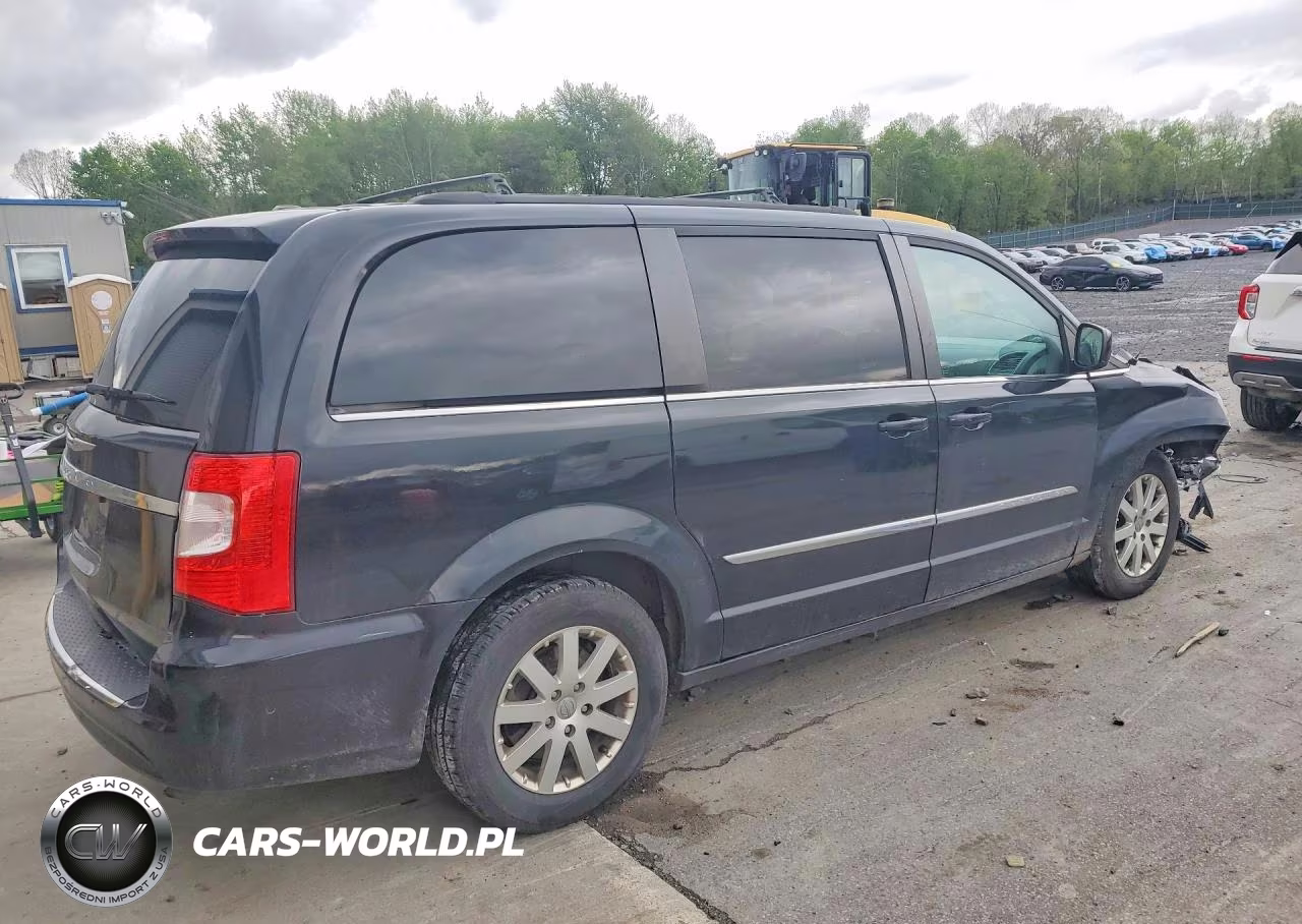 2015 Chrysler Town & Country VIN:2C4RC1BG3FR553836 - 3