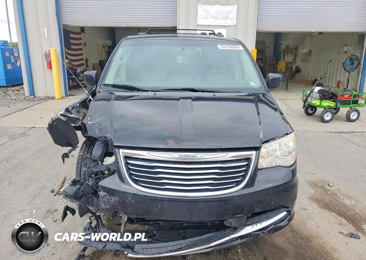 2015 Chrysler Town & Country VIN:2C4RC1BG3FR553836 - 5
