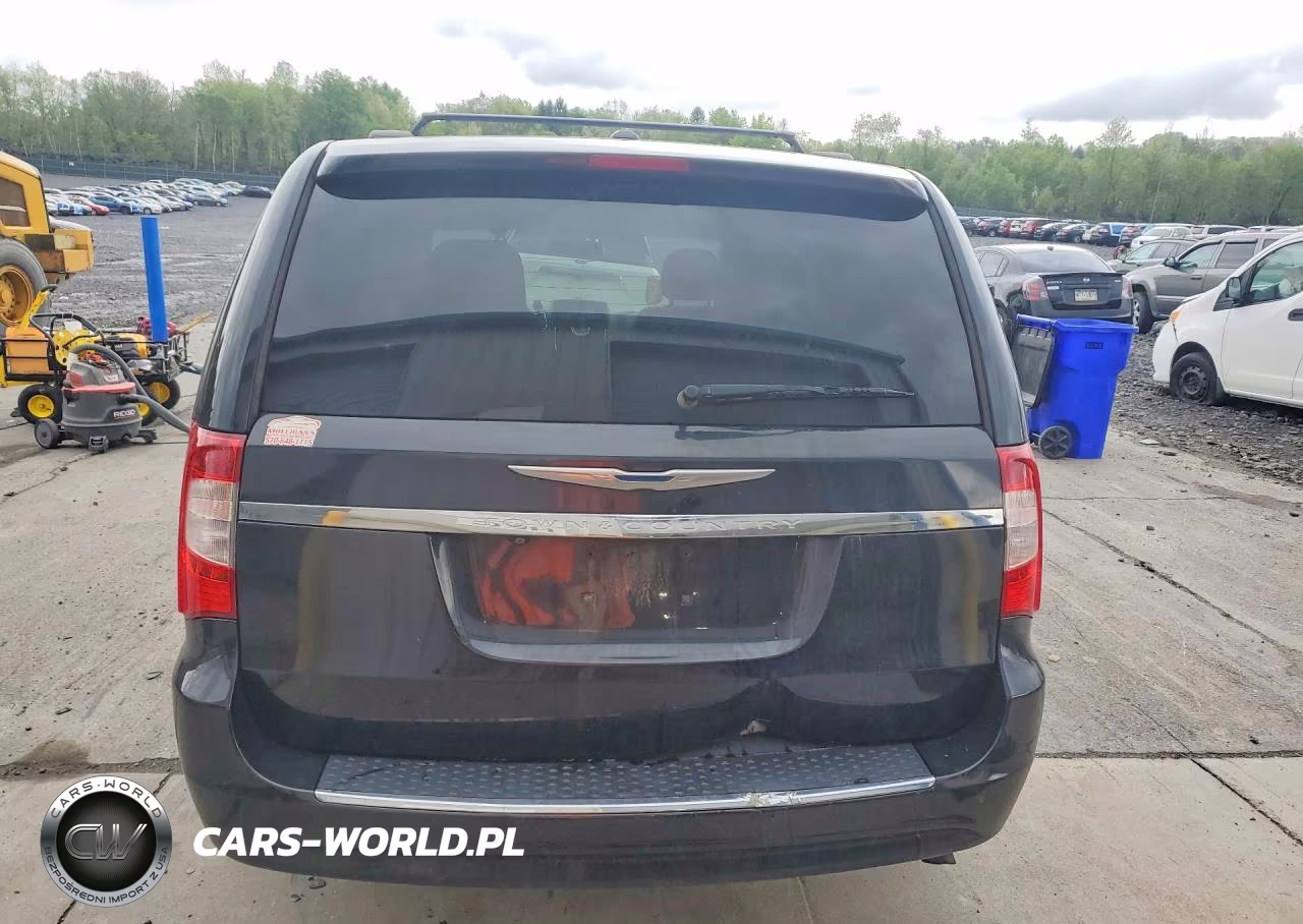 2015 Chrysler Town & Country VIN:2C4RC1BG3FR553836 - 6