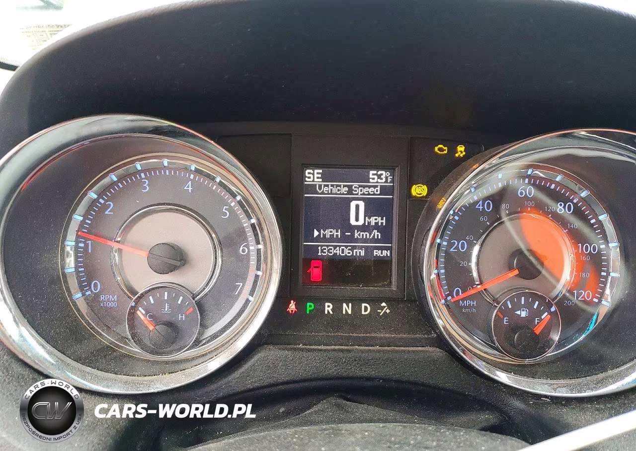 2015 Chrysler Town & Country VIN:2C4RC1BG3FR553836 - 9
