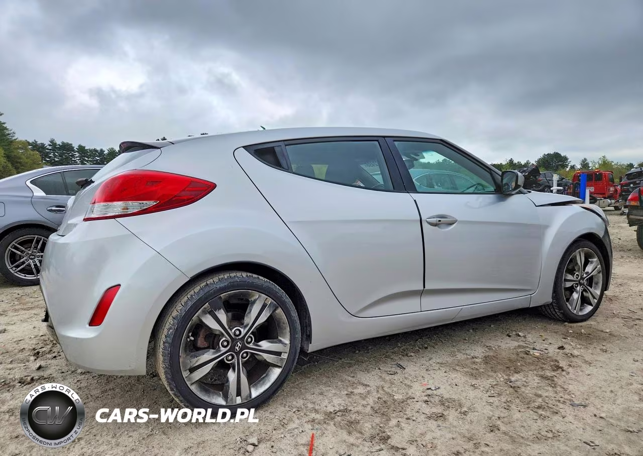 2017 Hyundai Veloster Value Edition VIN:KMHTC6AD0HU317818 - 3