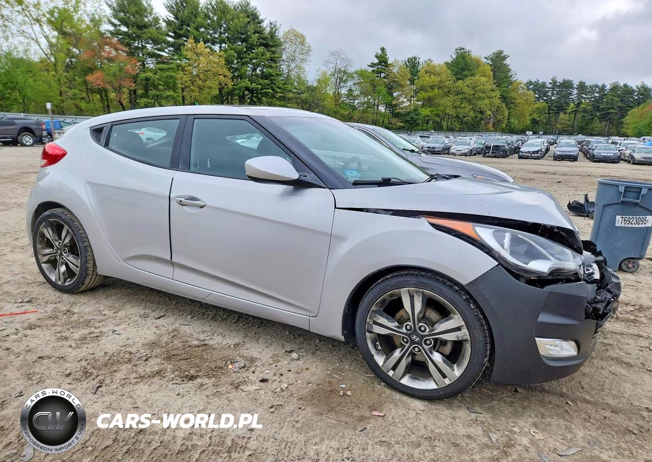 2017 Hyundai Veloster Value Edition VIN:KMHTC6AD0HU317818 - 4