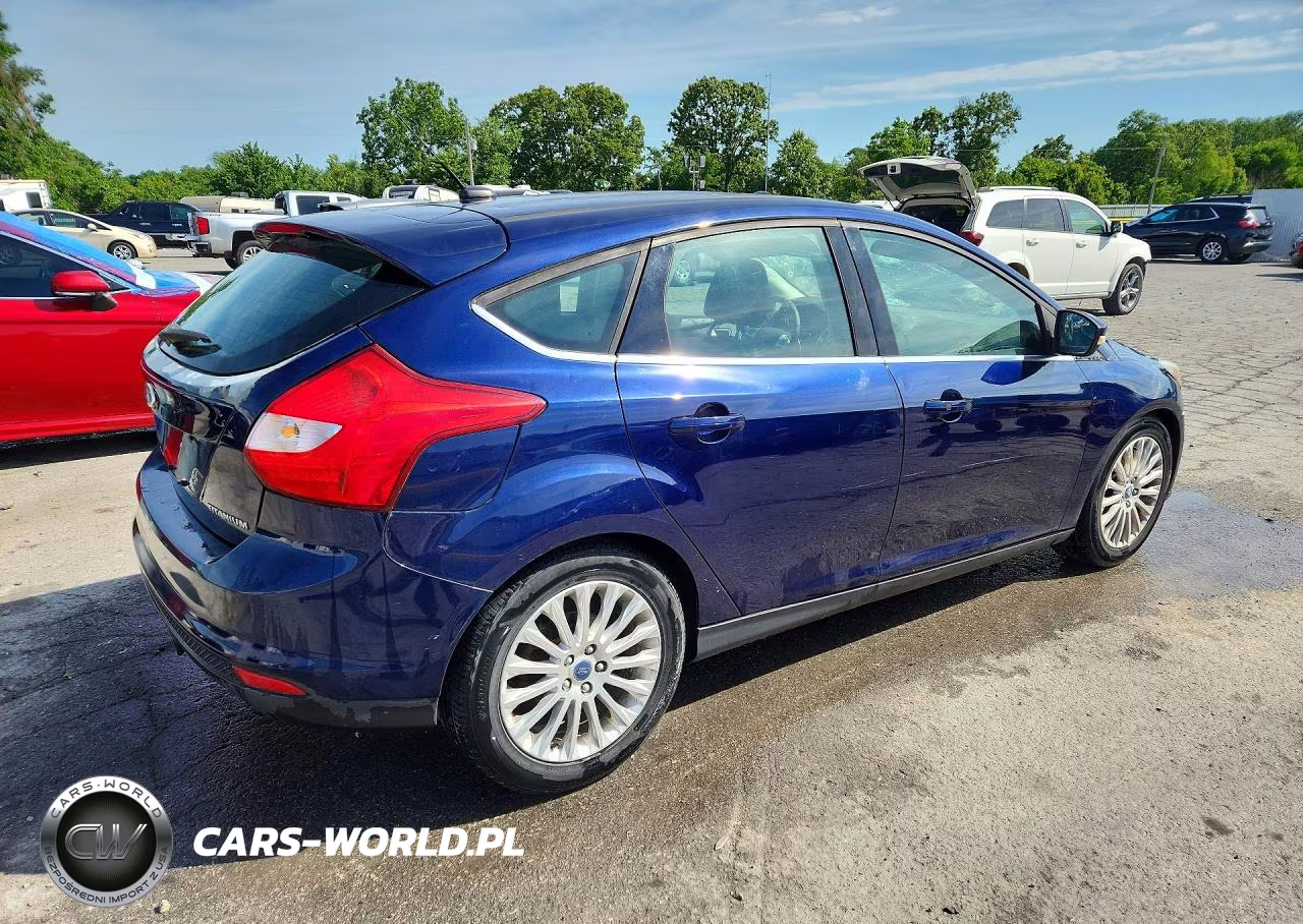 2012 Ford Focus Titanium VIN:1FAHP3N20CL102434 - 3