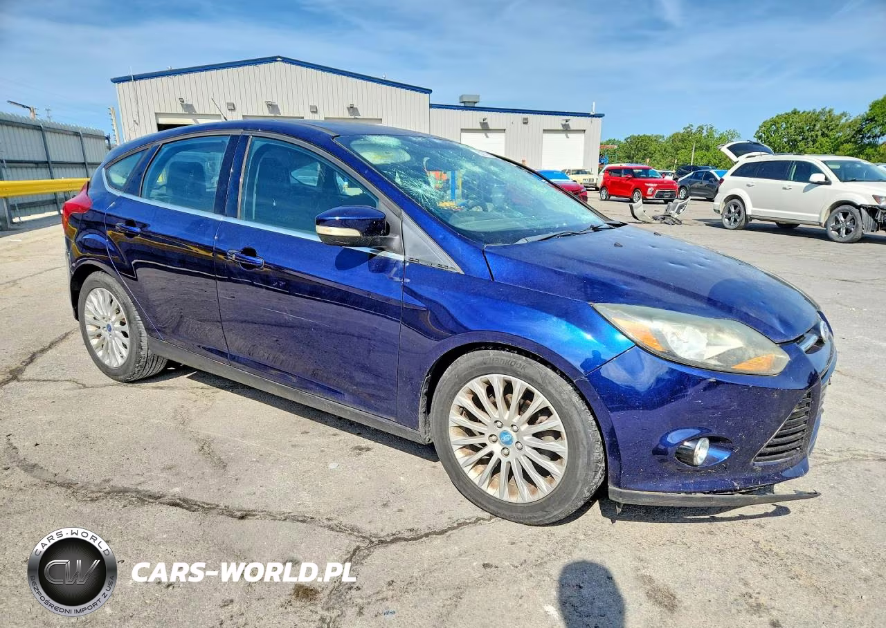 2012 Ford Focus Titanium VIN:1FAHP3N20CL102434 - 4
