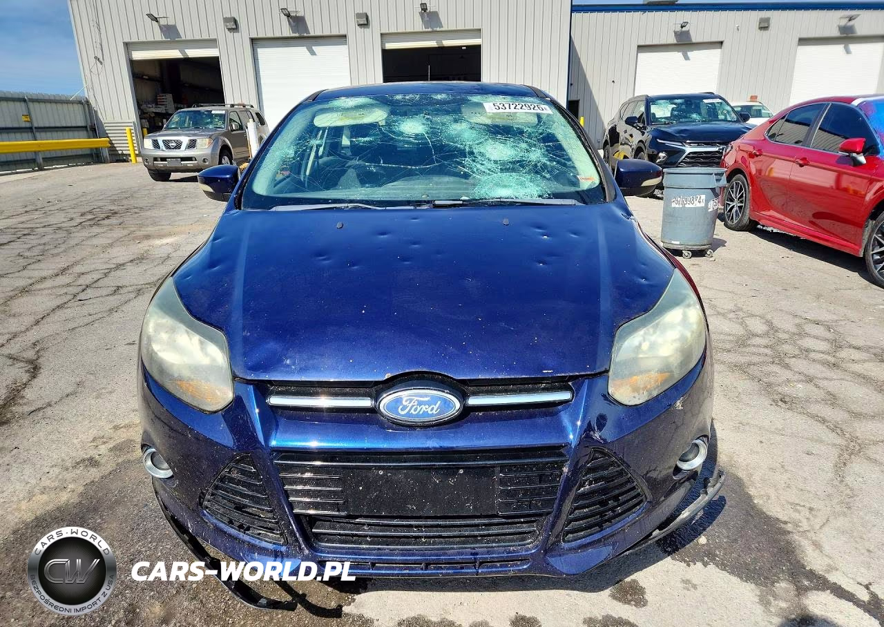 2012 Ford Focus Titanium VIN:1FAHP3N20CL102434 - 5