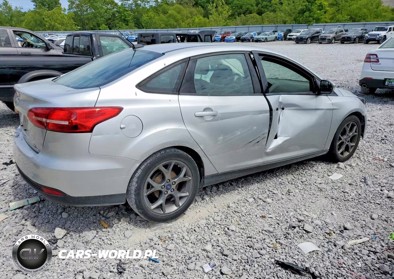 2016 Ford Focus Se VIN:1FADP3F29GL330757 - 3