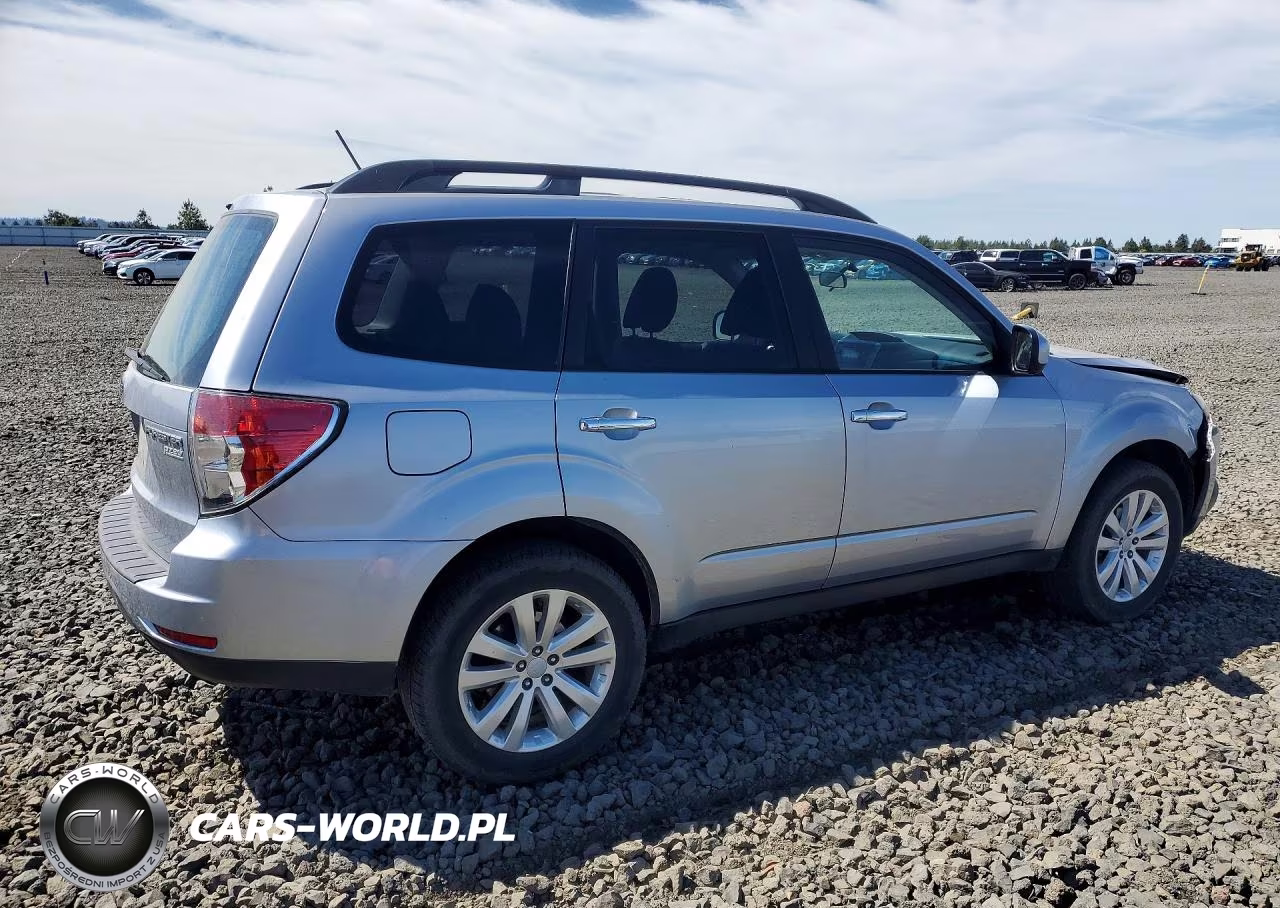 2013 Subaru Forester 2.5X Premium VIN:JF2SHADC5DH426187 - 3