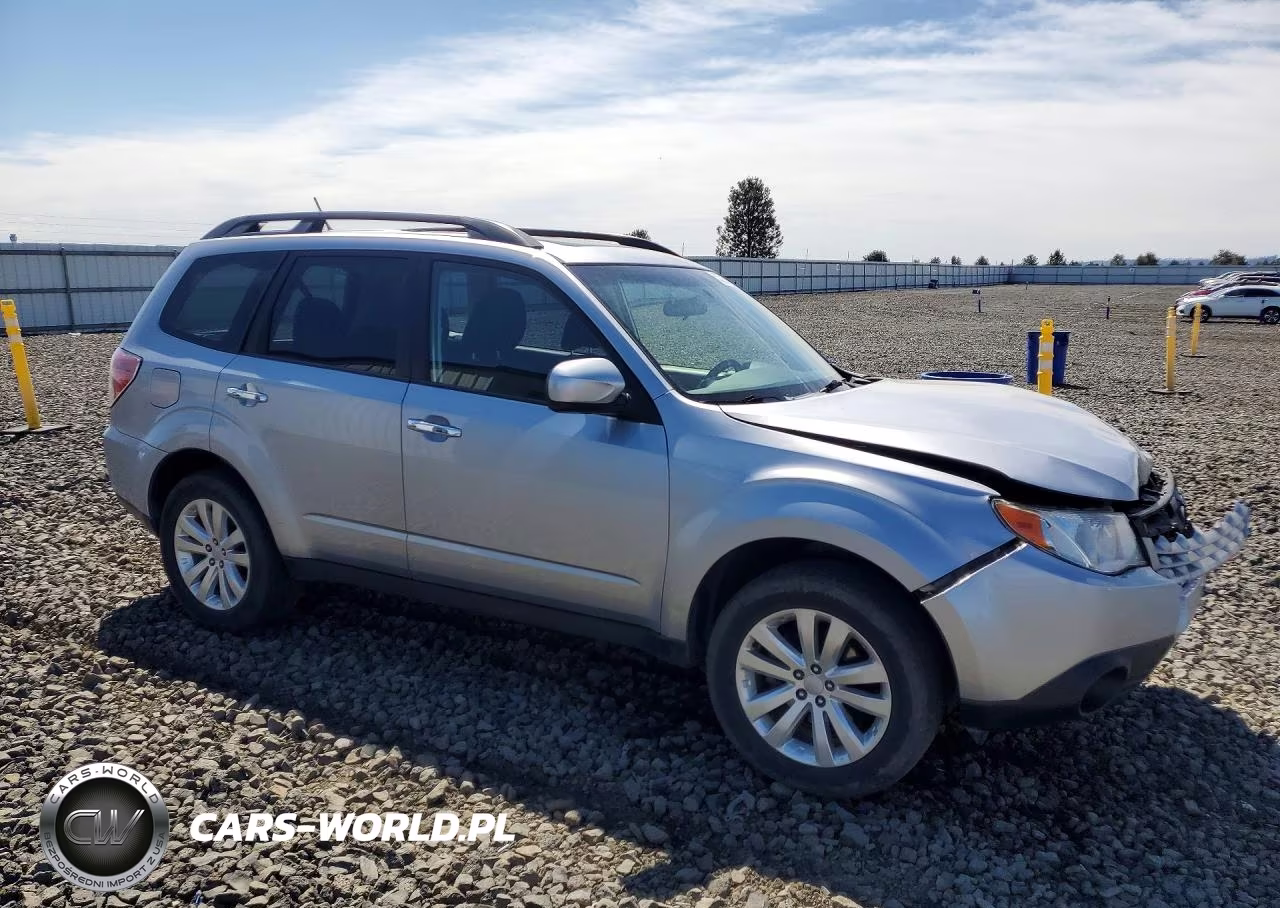 2013 Subaru Forester 2.5X Premium VIN:JF2SHADC5DH426187 - 4