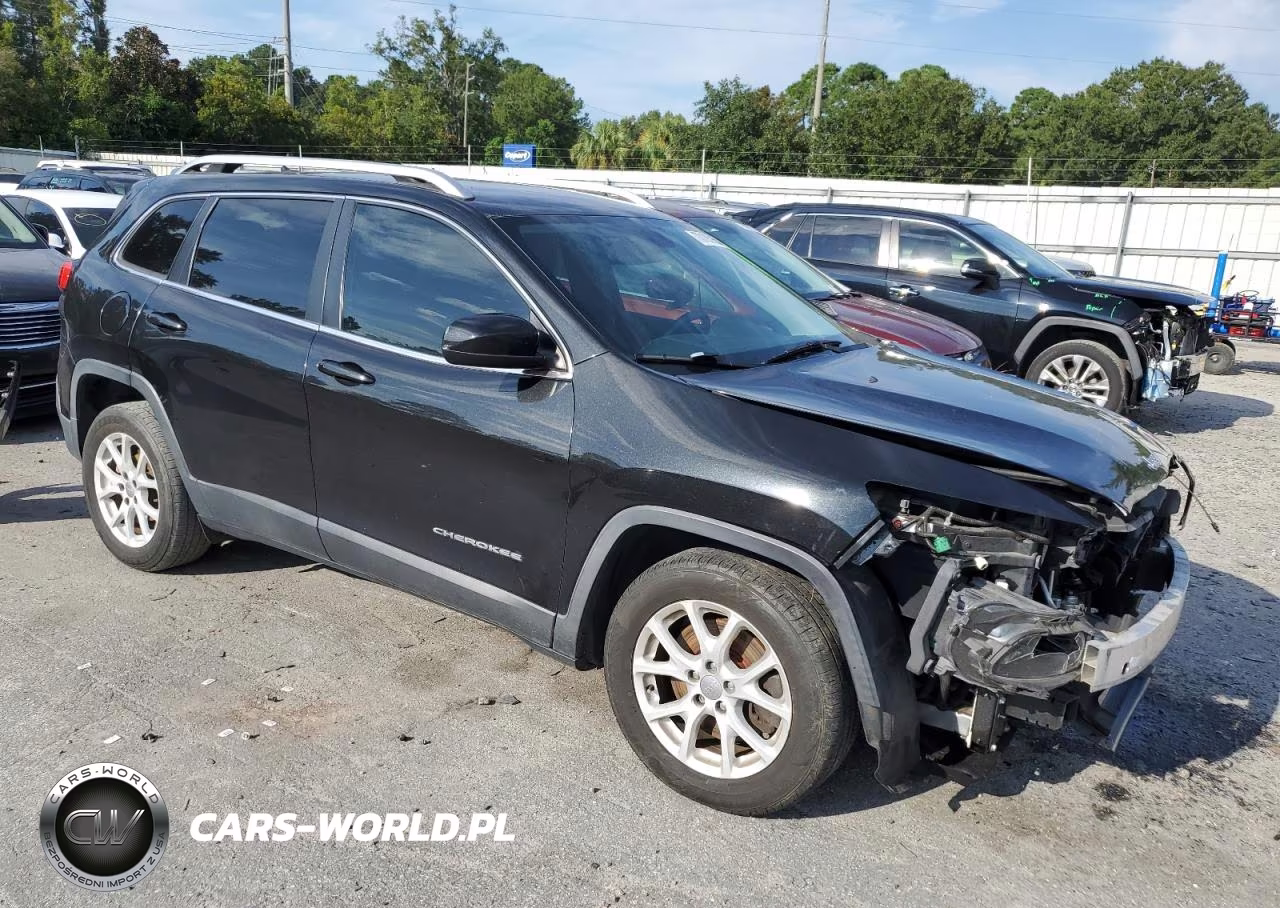 2016 Jeep Cherokee Latitude VIN:1C4PJLCB4GW161114 - 4