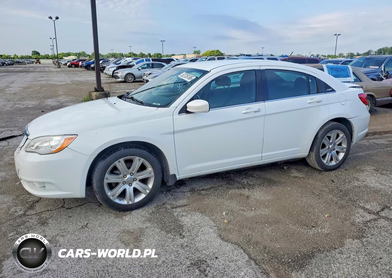 2013 Chrysler 200 Touring – zdjęcie 1 z 12