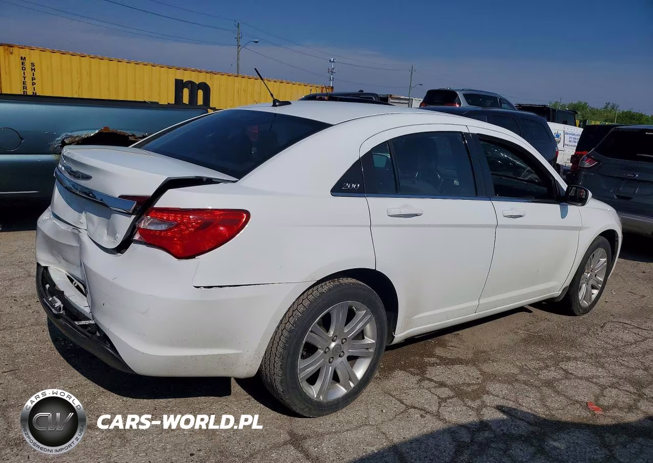 2013 Chrysler 200 Touring VIN:1C3CCBBBXDN763879 - 3