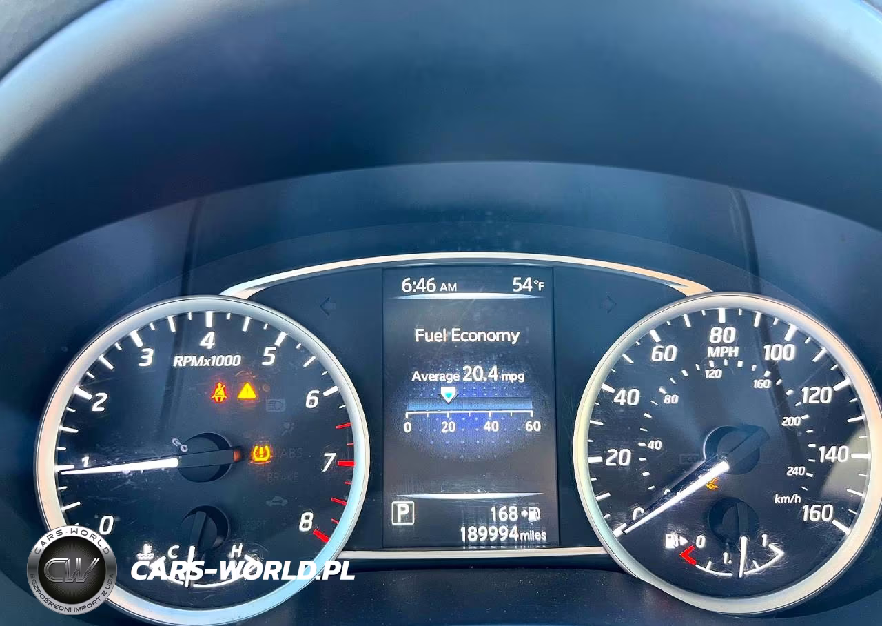 2018 Nissan Sentra S VIN:3N1AB7AP3JY302458 - 8