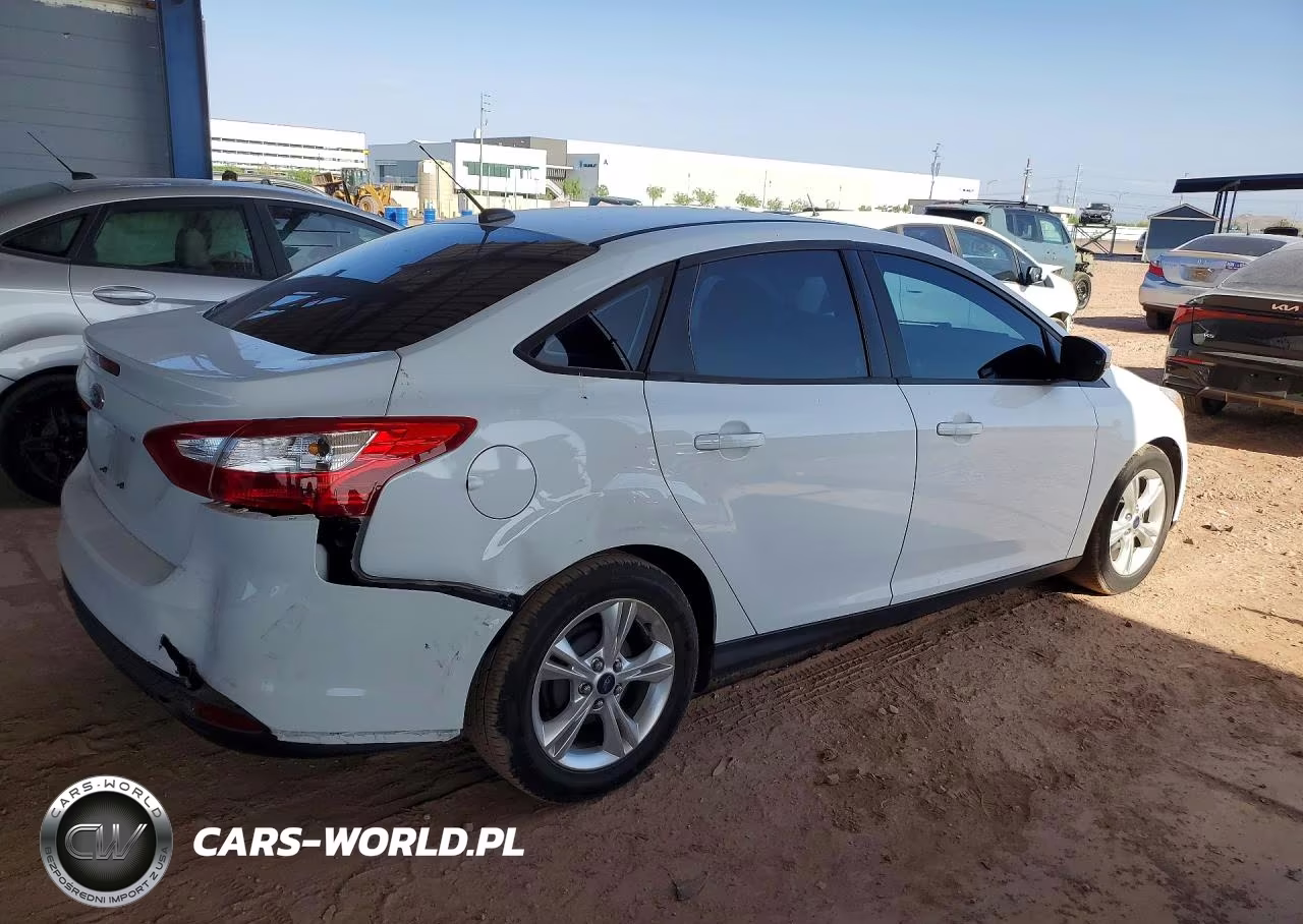 2014 Ford Focus Se VIN:1FADP3F27EL407624 - 3