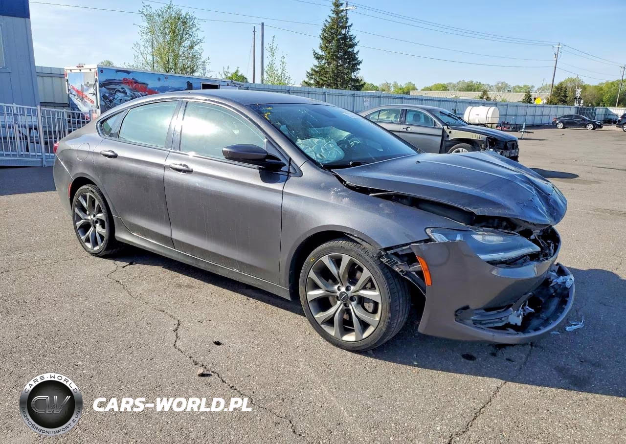 2015 Chrysler 200 S VIN:1C3CCCDG4FN543901 - 4