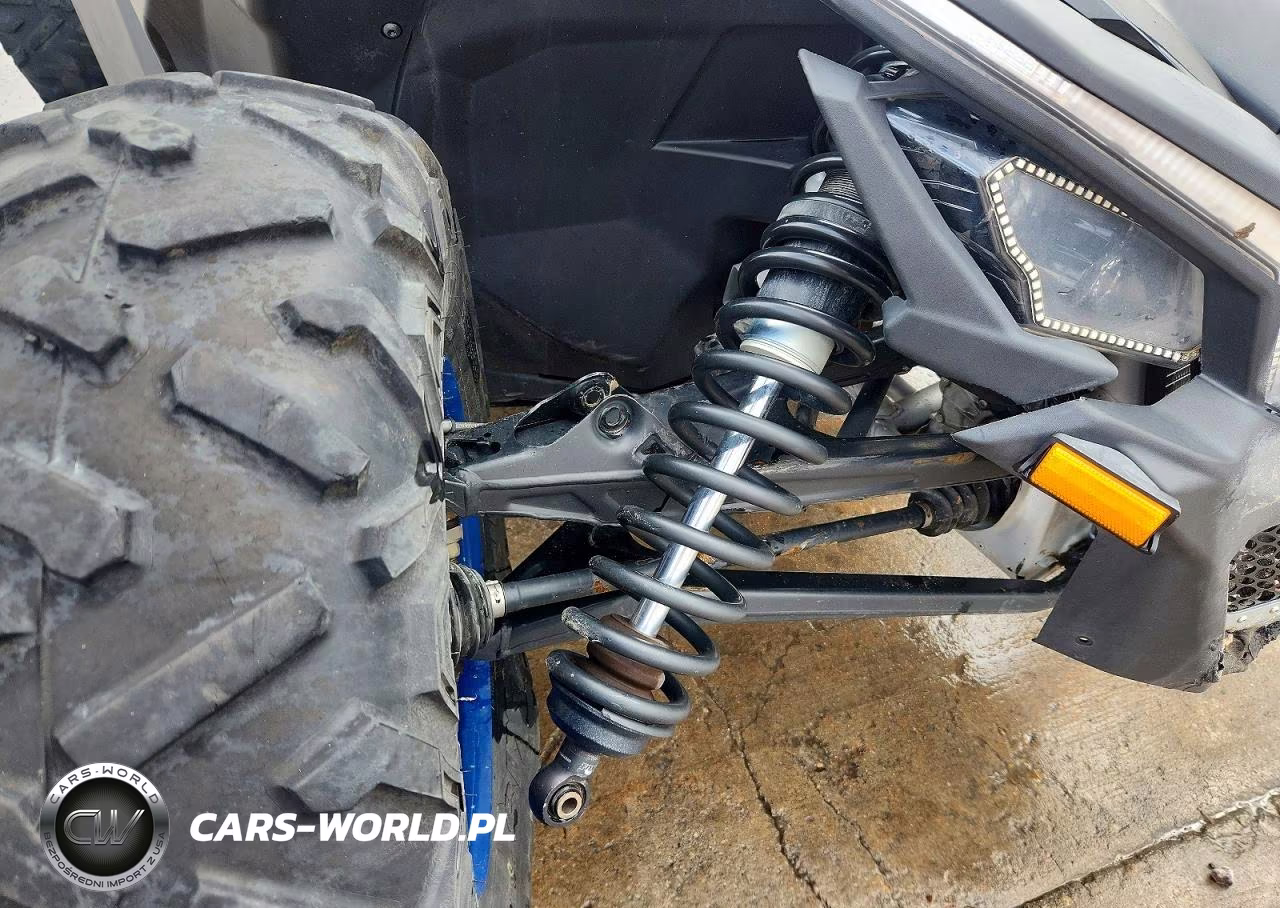 2020 Can-Am Maverick X3 Utility Vehicle VIN:3JBVXAV43LK000688 - 9