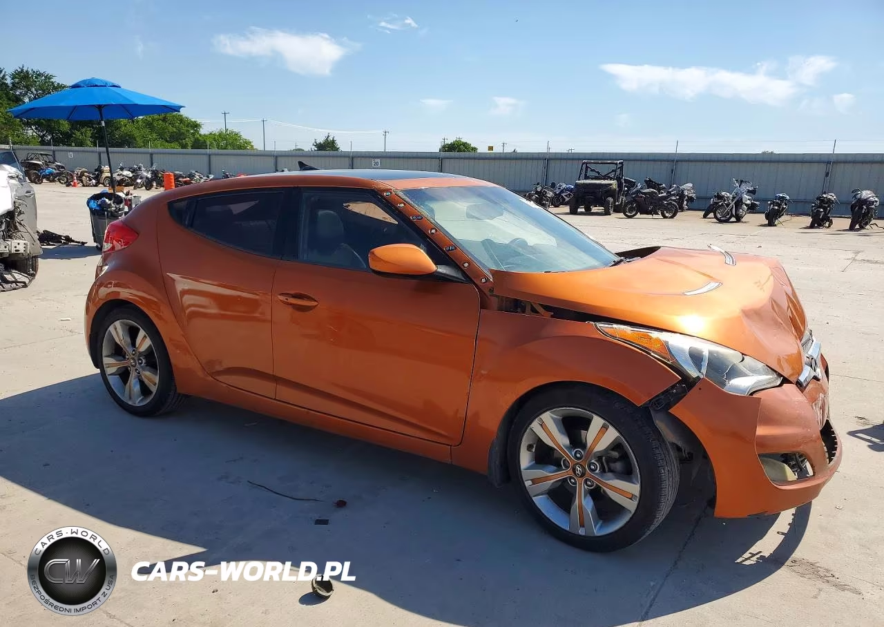 2013 Hyundai Veloster Base VIN:KMHTC6AD7DU086958 - 4