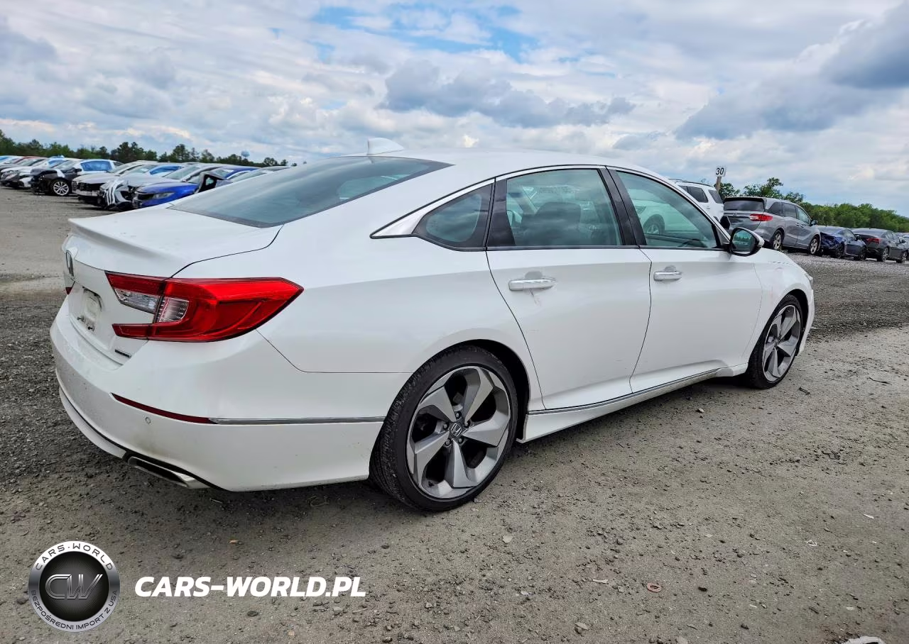 2018 Honda Accord Touring VIN:1HGCV1F96JA005677 - 3