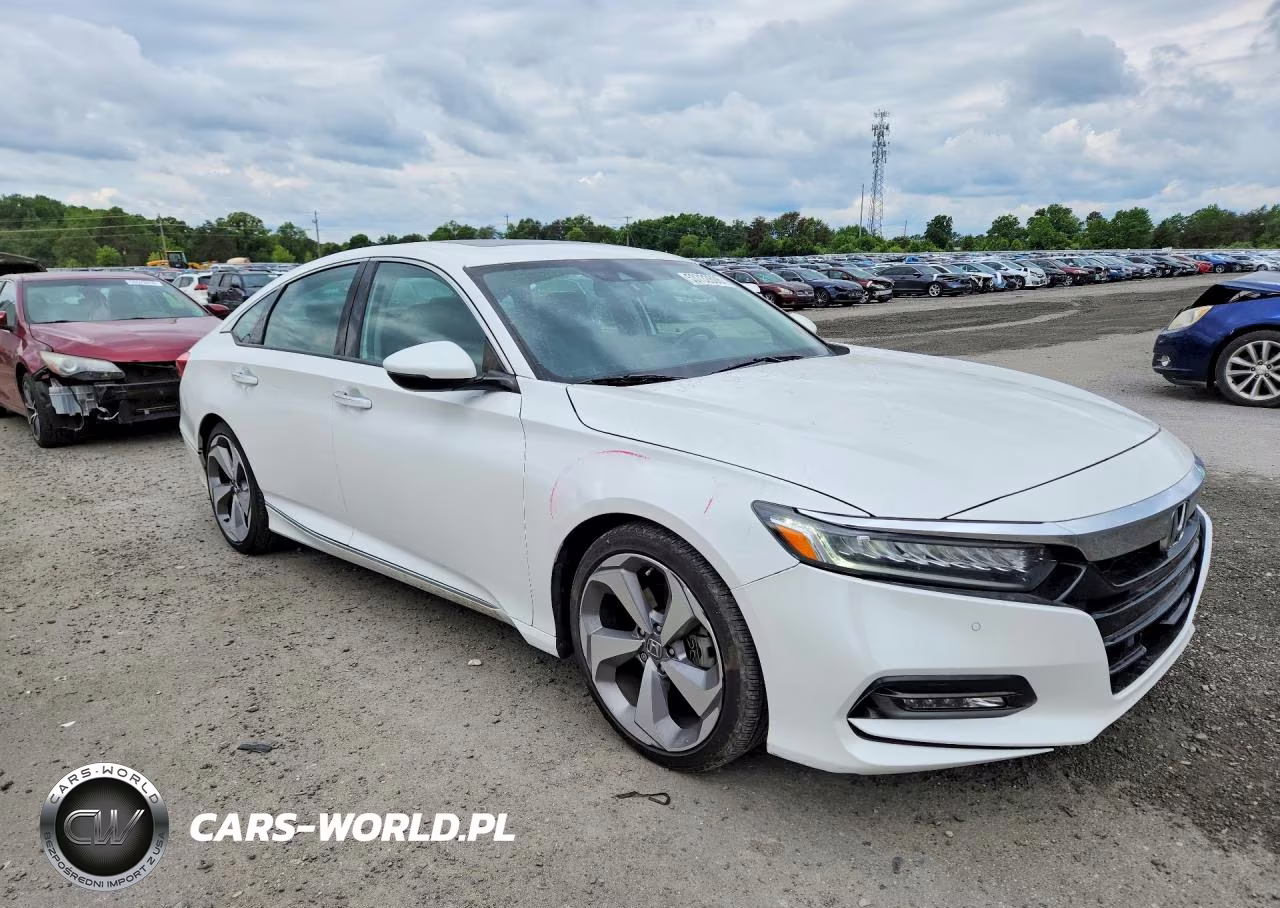 2018 Honda Accord Touring VIN:1HGCV1F96JA005677 - 4