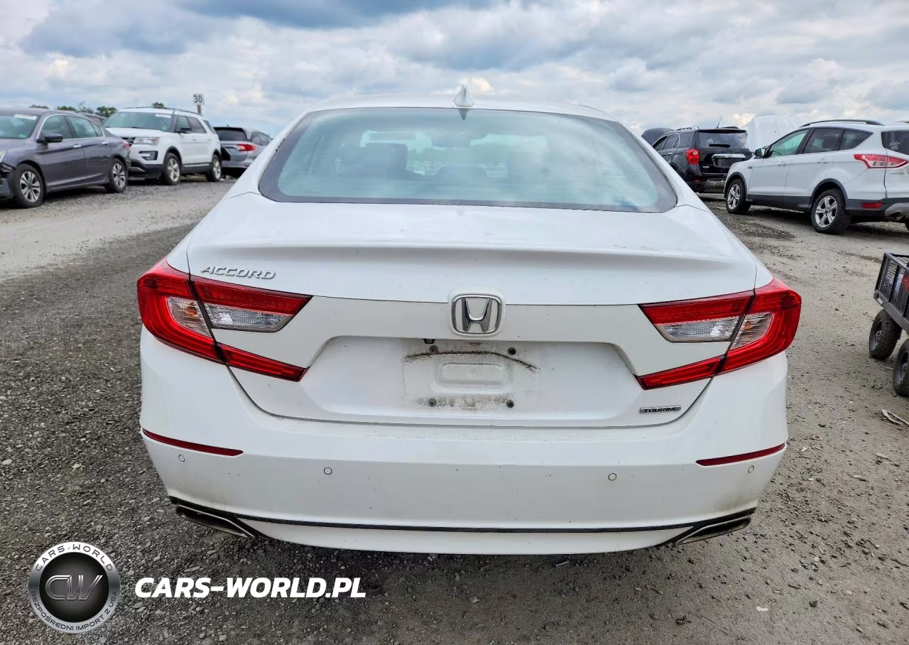 2018 Honda Accord Touring VIN:1HGCV1F96JA005677 - 6